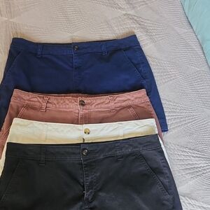 a.n.a. Black Midi Shorts